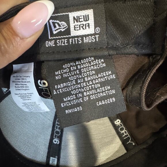 2 Yankees Caps - Picture 4 of 8